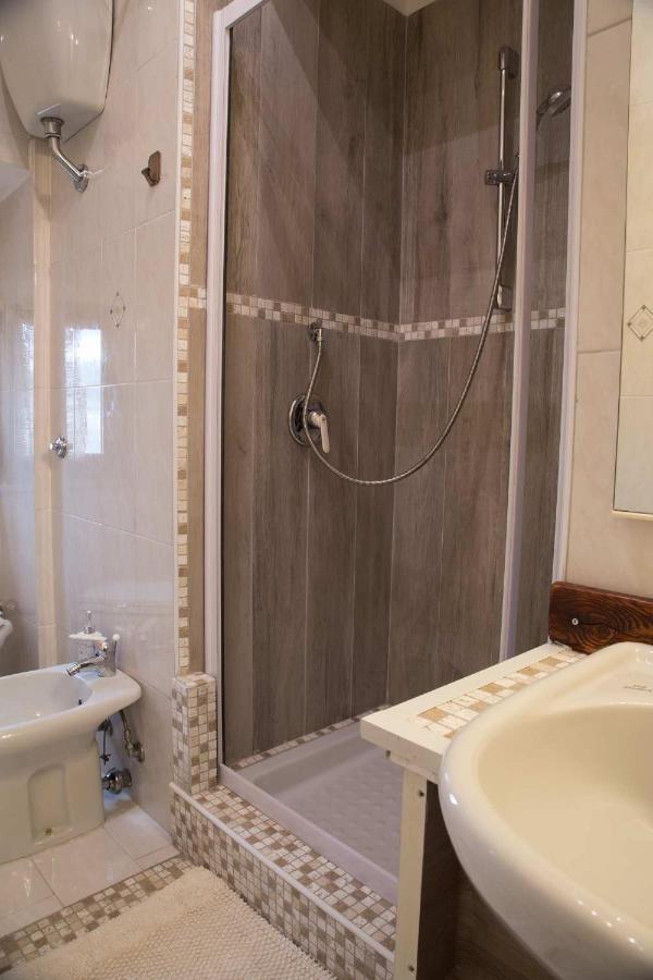 Le Pinelle Bed and Breakfast Terni Exteriör bild