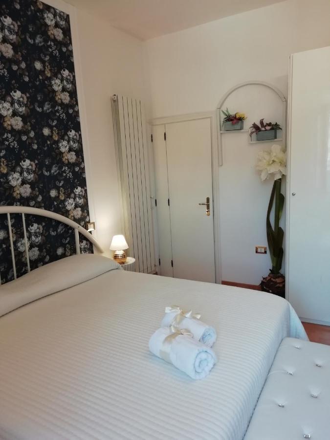 Le Pinelle Bed and Breakfast Terni Exteriör bild