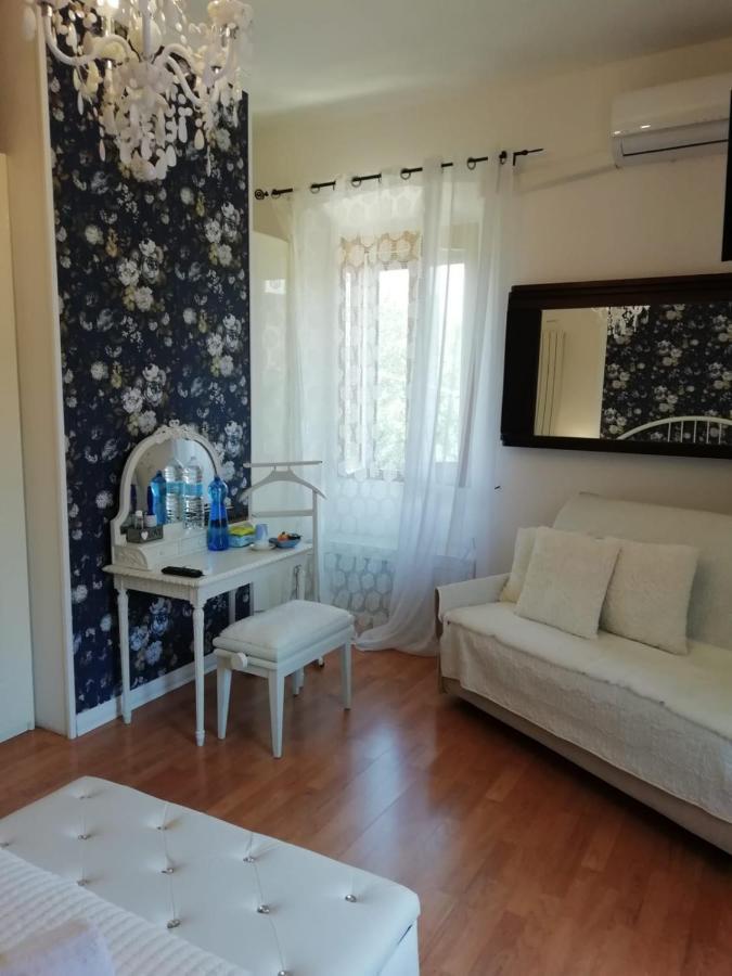 Le Pinelle Bed and Breakfast Terni Exteriör bild